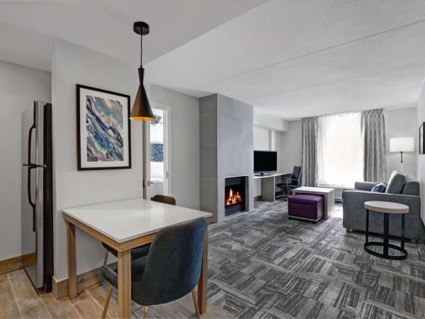 Homewood Suites by Hilton London Ontario : photo 4 de la chambre suite queen avec 2 lits queen-size et balcon