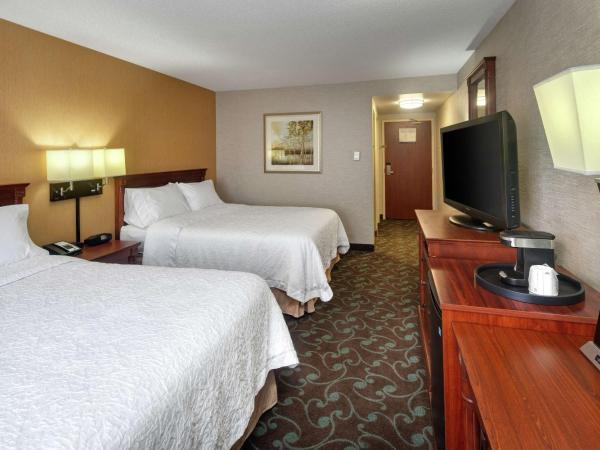 Hampton Inn & Suites by Hilton Toronto Airport : photo 6 de la chambre chambre 2 lits queen-size - non-fumeurs