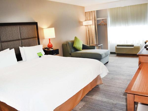 Hampton Inn & Suites by Hilton Calgary University NW : photo 4 de la chambre chambre lit king-size - non-fumeurs