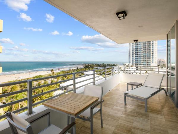 Hilton Bentley Miami/South Beach : photo 2 de la chambre chambre lit king-size avec balcon - vue sur océan