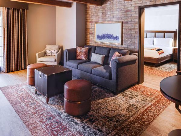 Estancia del Norte San Antonio, A Tapestry Hotel by Hilton : photo 1 de la chambre suite 1 chambre avec salon