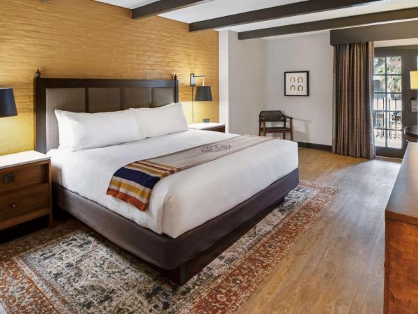 Estancia del Norte San Antonio, A Tapestry Hotel by Hilton : photo 1 de la chambre king room - courtyard facing