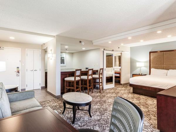 DoubleTree by Hilton Memphis : photo 3 de la chambre suite junior lit king-size avec canapé-lit – non-fumeurs