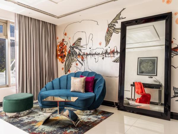 Hotel Mousai - Adults Only : photo 5 de la chambre suite d'angle mousai - exposée sud