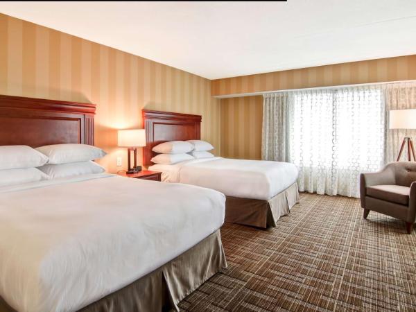 DoubleTree Fallsview Resort & Spa by Hilton - Niagara Falls : photo 1 de la chambre queen room with two queen beds and partial city view - floors 3-4