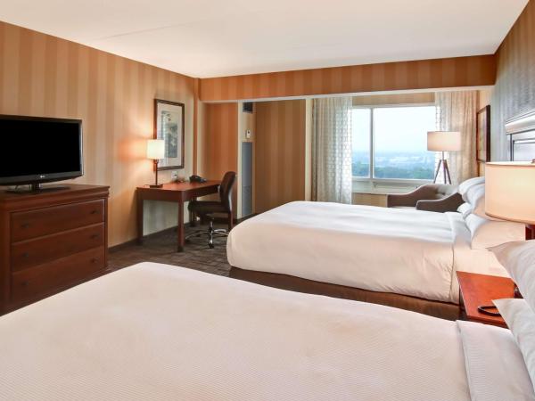 DoubleTree Fallsview Resort & Spa by Hilton - Niagara Falls : photo 3 de la chambre queen room with two queen beds, city view and american falls view