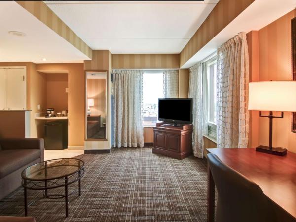 DoubleTree Fallsview Resort & Spa by Hilton - Niagara Falls : photo 4 de la chambre two-room suite with two queen beds and upper river view