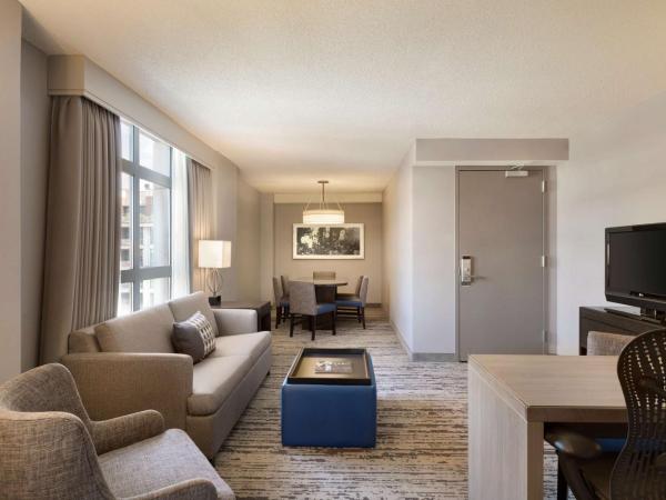 Embassy Suites by Hilton Atlanta at Centennial Olympic Park : photo 2 de la chambre suite double - non-fumeurs