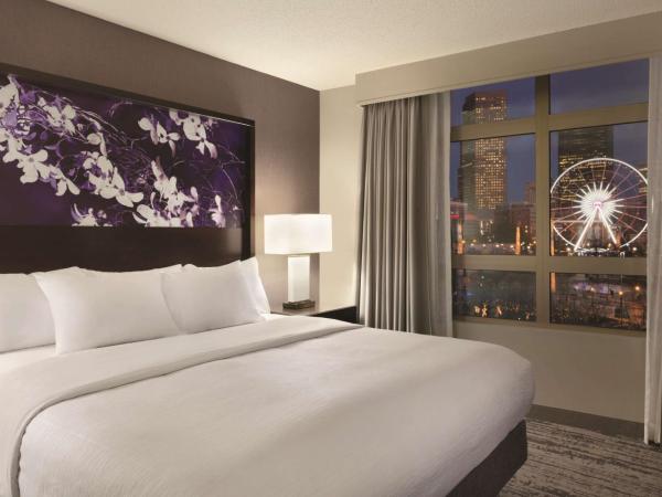 Embassy Suites by Hilton Atlanta at Centennial Olympic Park : photo 1 de la chambre suite lit king-size