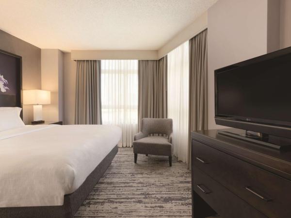 Embassy Suites by Hilton Atlanta at Centennial Olympic Park : photo 5 de la chambre suite d'angle lit king-size 2 chambres - vue sur parc