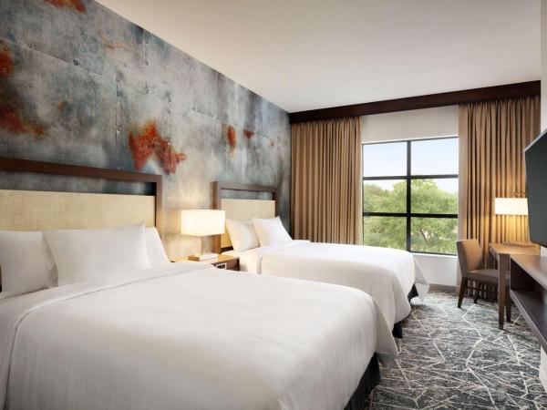 Embassy Suites San Antonio Brooks City Base Hotel & Spa : photo 2 de la chambre suite 2 chambres avec 2 lits queen-size