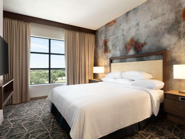 Embassy Suites San Antonio Brooks City Base Hotel & Spa : photo 1 de la chambre suite lit king-size