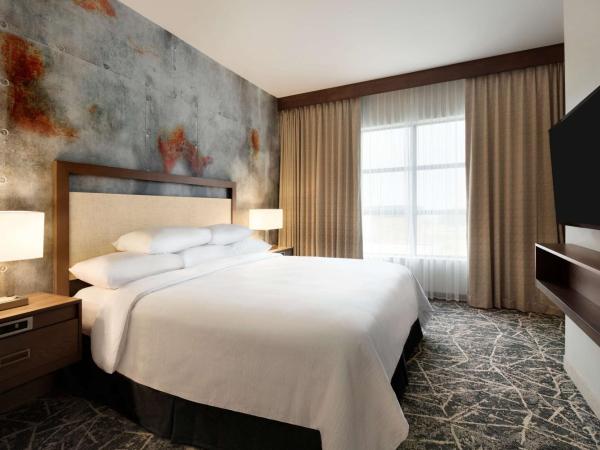 Embassy Suites San Antonio Brooks City Base Hotel & Spa : photo 2 de la chambre two-room king suite - hearing access