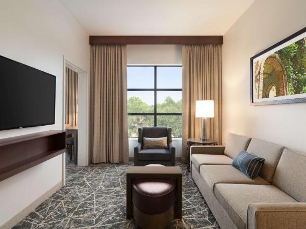 Embassy Suites San Antonio Brooks City Base Hotel & Spa : photo 3 de la chambre suite 2 chambres avec 2 lits queen-size