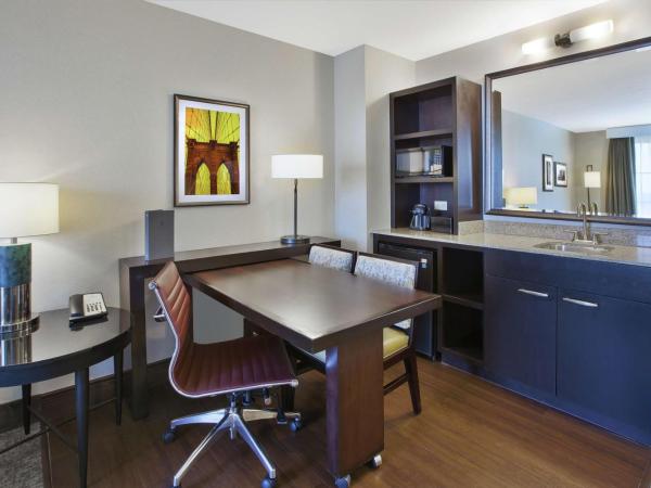 Embassy Suites Columbus - Airport : photo 2 de la chambre suite lit king-size – non-fumeurs