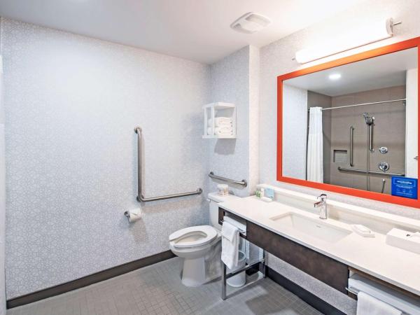 Hampton by Hilton Ottawa : photo 4 de la chambre chambre 2 lits queen-size - accessible aux personnes à mobilité réduite - non-fumeurs