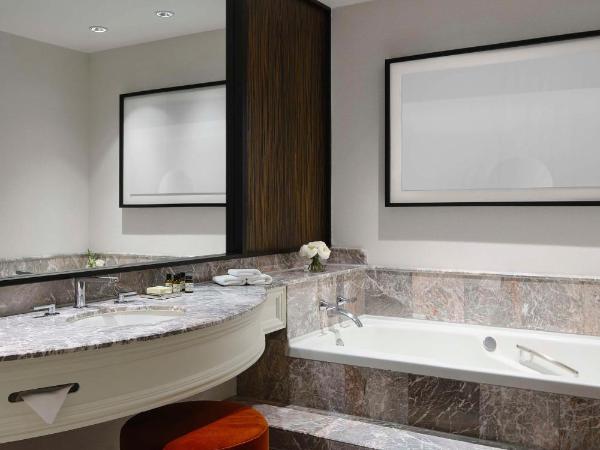 Vogue Hotel Montreal Downtown, Curio Collection by Hilton : photo 10 de la chambre chambre double avec 2 lits doubles