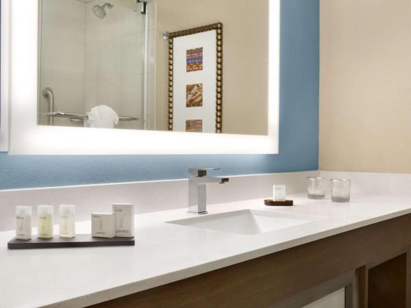 Embassy Suites San Antonio Airport : photo 4 de la chambre suite lit king-size – non-fumeurs