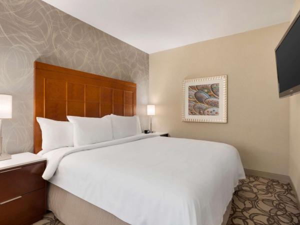 Embassy Suites San Antonio Airport : photo 3 de la chambre suite 2 chambres avec 2 salles de bains - non-fumeurs
