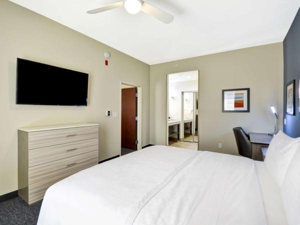 Homewood Suites by Hilton Orlando Theme Parks : photo 2 de la chambre suite 2 chambres avec 2 salles de bains