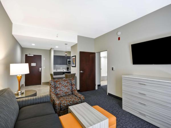 Homewood Suites by Hilton Orlando Theme Parks : photo 3 de la chambre suite 2 chambres avec 2 salles de bains