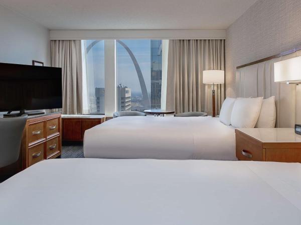 Hilton St. Louis at the Ballpark : photo 1 de la chambre chambre avec 2 lits queen-size - vue sur ville