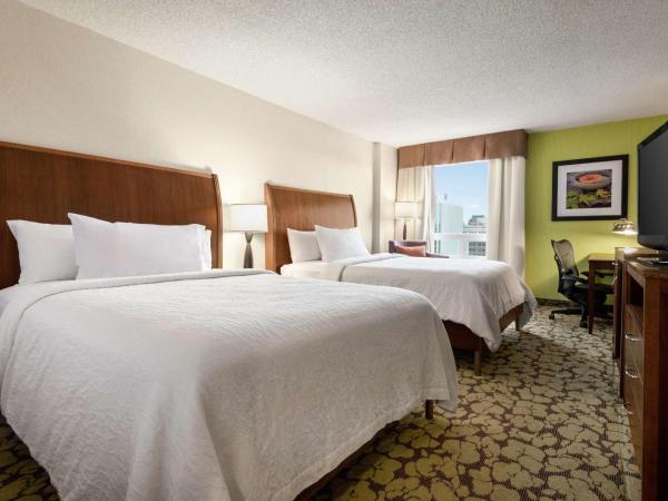 Hilton Garden Inn Saskatoon Downtown : photo 2 de la chambre chambre 2 lits queen-size - vue sur ville - Étage supérieur