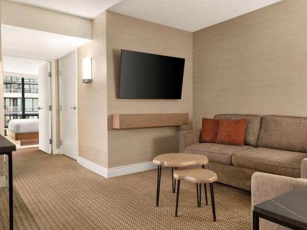 Hilton Vancouver Airport : photo 3 de la chambre suite 1 chambre lit king-size - accessible aux personnes à mobilité réduite