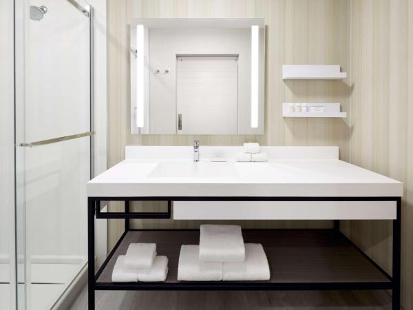 Hilton Garden Inn Montreal Midtown, Quebec, Canada : photo 6 de la chambre chambre lit king-size