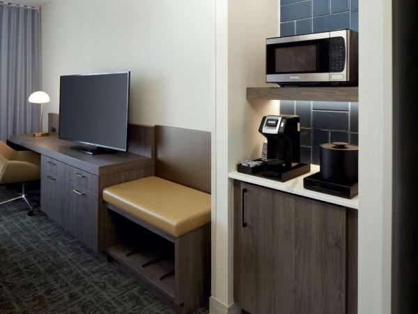 Hilton Garden Inn Montreal Midtown, Quebec, Canada : photo 4 de la chambre chambre lit king-size