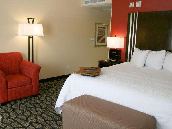 Hampton Inn & Suites Salt Lake City-University/Foothill Drive : photo 1 de la chambre chambre lit king-size - non-fumeurs