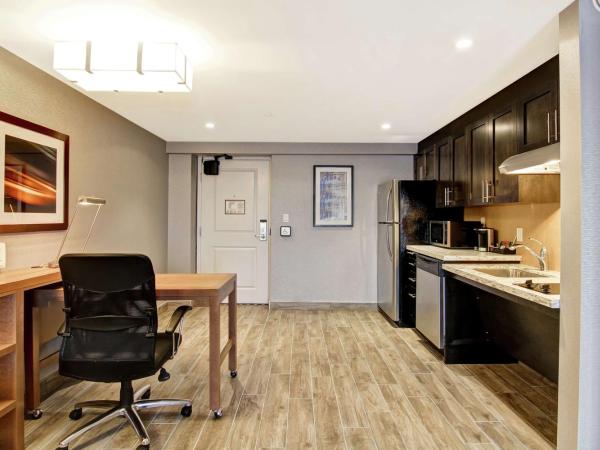 Homewood Suites By Hilton Ottawa Kanata : photo 9 de la chambre studio lit king-size - accessible aux personnes à mobilité réduite et adapté aux personnes malentendantes - non-fumeurs