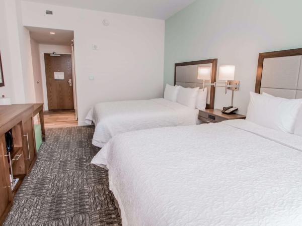 Hampton Inn & Suites Panama City Beach-Beachfront : photo 4 de la chambre chambre avec 2 grands lits queen-size 