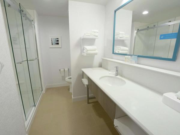 Hampton Inn & Suites Oklahoma City/Quail Springs : photo 4 de la chambre chambre lit king-size - non-fumeurs