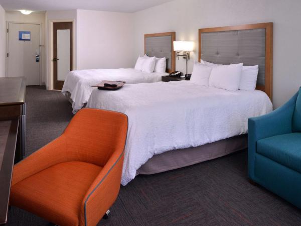 Hampton Inn Portland East : photo 5 de la chambre chambre avec 2 lits queen-size et canapé-lit - non-fumeurs