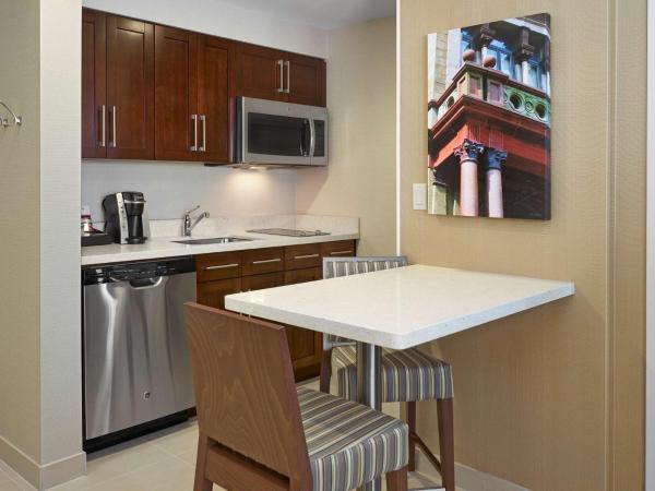 Homewood Suites by Hilton Halifax - Downtown : photo 3 de la chambre suite lit king-size - vue sur mer