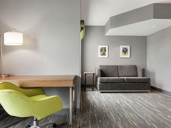 Hampton Inn London Ontario : photo 3 de la chambre chambre lit king-size avec canapé-lit - non-fumeurs