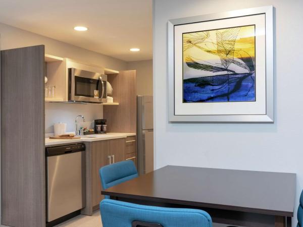 Home2 Suites By Hilton Indianapolis Airport : photo 1 de la chambre suite 1 chambre lit king-size - non-fumeurs