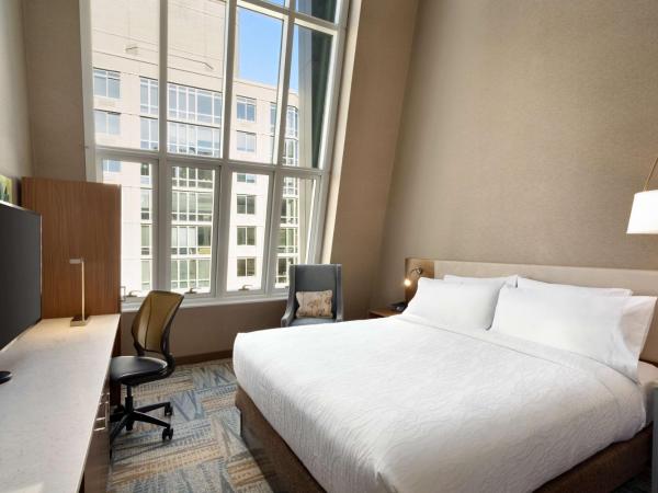 Hilton Garden Inn New York Times Square South : photo 2 de la chambre chambre king avec vue sur les toits de la ville 