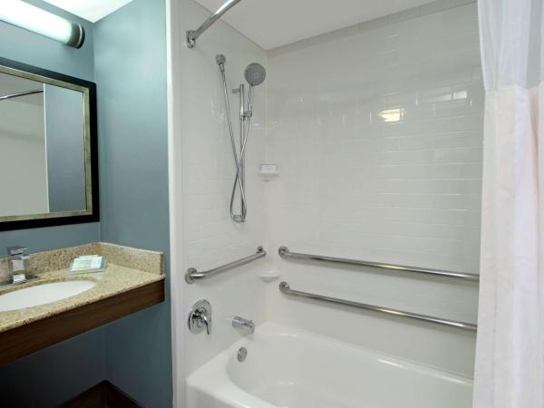 Hilton Garden Inn Austin NorthWest/Arboretum : photo 6 de la chambre chambre double avec baignoire - accessible aux personnes malentendantes/à mobilité réduite