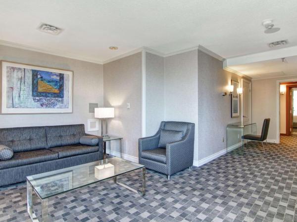 DoubleTree by Hilton Toronto Downtown : photo 2 de la chambre suite premium lit king-size