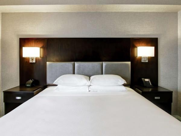DoubleTree by Hilton Toronto Downtown : photo 2 de la chambre chambre lit queen-size 