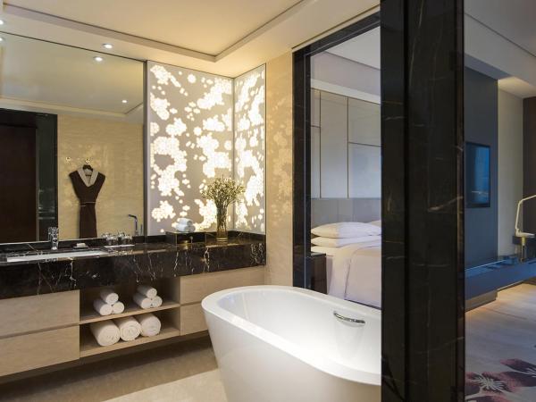 Renaissance Nanjing Olympic Centre Hotel : photo 1 de la chambre chambre avec vue sur jardin