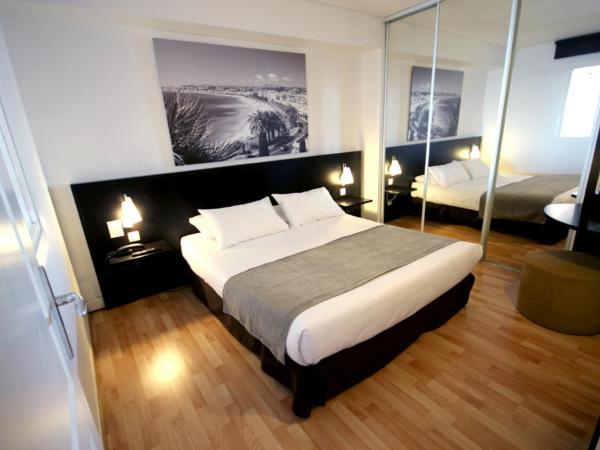 Aparthotel Adagio Nice Promenade des Anglais : photo 8 de la chambre appartement 1 chambre avec vue sur mer (6 adultes)