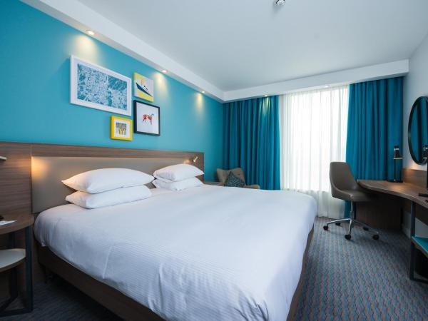 Hampton By Hilton Belfast City Centre : photo 3 de la chambre chambre lit queen-size pour personnes à mobilité réduite - non-fumeurs