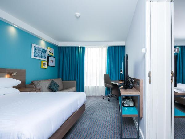 Hampton By Hilton Belfast City Centre : photo 2 de la chambre chambre familiale