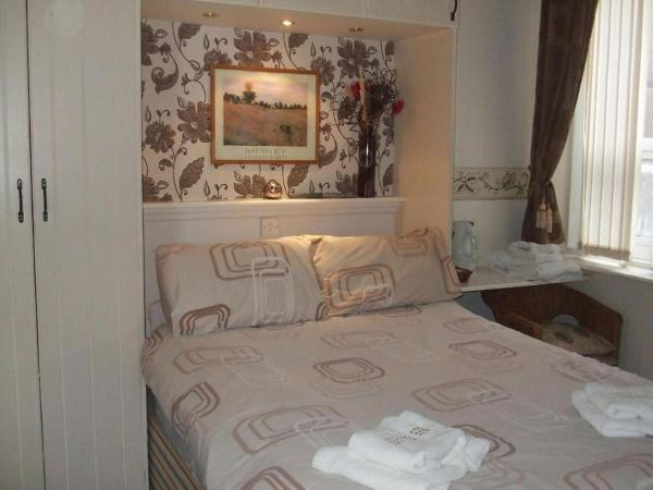 Fern Villa Hotel - Albert Road : photo 5 de la chambre chambre double avec salle de bains privative