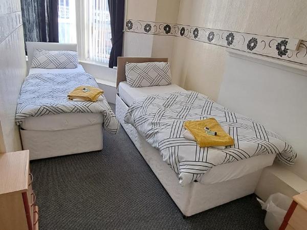 Fern Villa Hotel - Albert Road : photo 2 de la chambre chambre lits jumeaux avec salle de bains privative