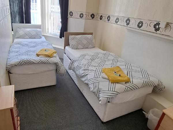 Fern Villa Hotel - Albert Road : photo 5 de la chambre chambre lits jumeaux avec salle de bains privative
