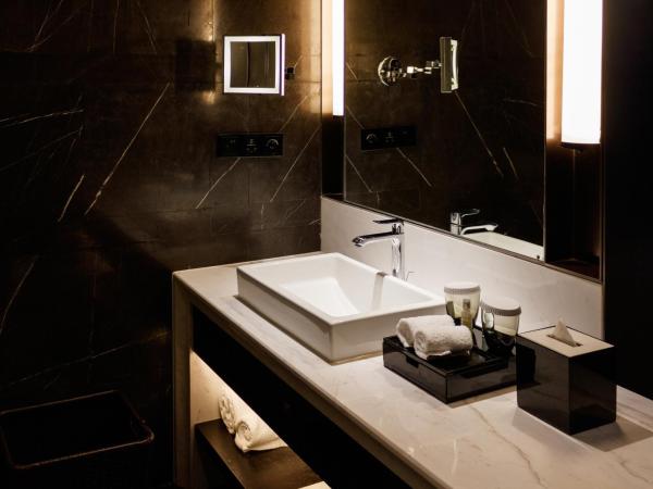 Hilton Ningbo Dongqian Lake : photo 5 de la chambre chambre lit king-size - accessible aux personnes à mobilité réduite